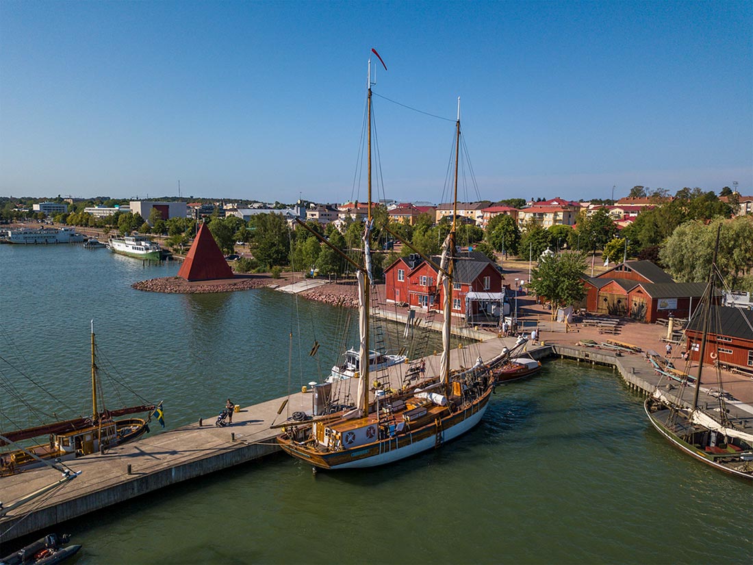 photo of Åland built replica boat of Albanus