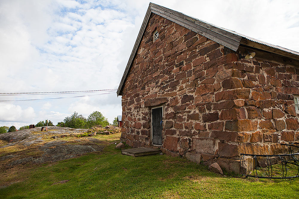 Önningeby Museum is in an old stone barn.